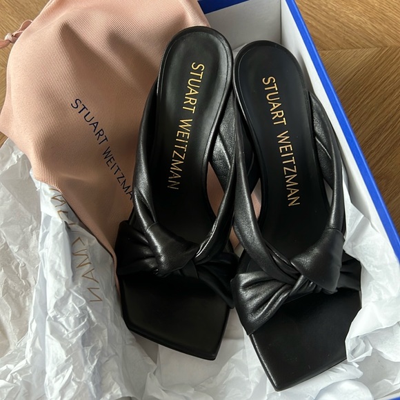 Stuart Weitzman Shoes - NWT Stuart Weitzman Playa leather sandals, 6.5